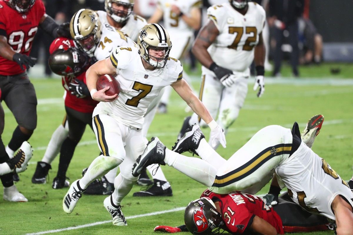 Nov 8, 2020; Tampa, Florida, USA; New Orleans Saints quarterback Taysom Hill (7) runs with the ball against the Tampa Bay Buccaneers during the first half at Raymond James Stadium. Mandatory Credit: Kim Klement-USA TODAY Sports